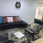 Newcastle City Centre Apartment Ideal For Holiday, Contractors, Quarantining
